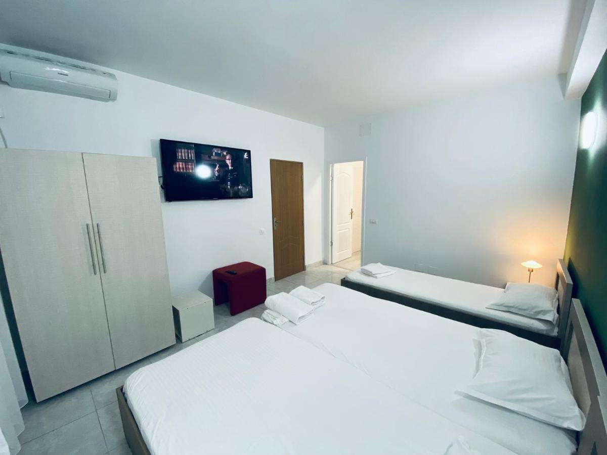 Royal Accommodation Букурещ Екстериор снимка